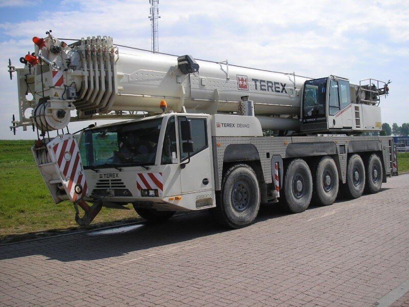 GRÚA TEREX DEMAG AC 200 DE 200 TONELADAS