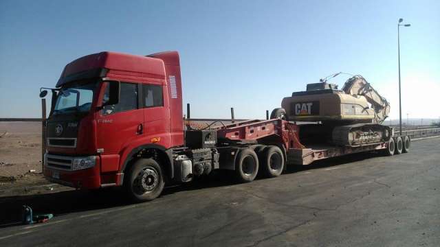 lowboy movimiento de equipo