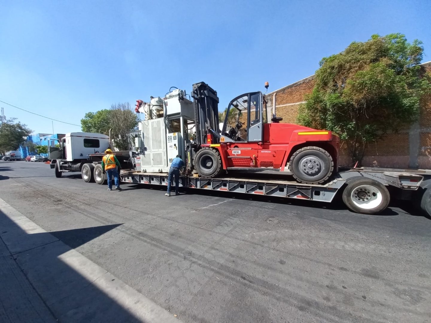 RENTA DE TRACTOCAMIÓN COMO SOLUCIÓN A LA ALTA DEMANDA ESTACIONAL